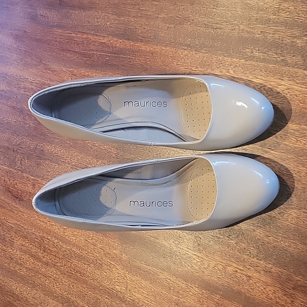 Womens- size 7.5, Maurices nude/cream colored heels